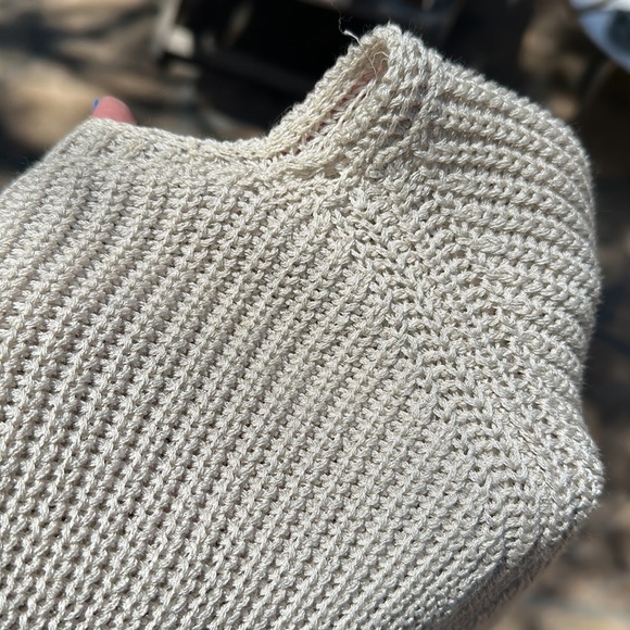 DONNA Karan Essentials champagne sweater that hugs your body ever so slightly L - Picture 11 of 11